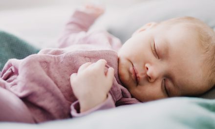 Comment un nouveau-né doit-il dormir