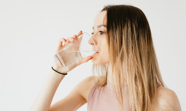 Est-il bon de boire de l’eau avant d’aller dormir ?