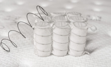 Matelas viscoélastique ou ressorts ensachés : quel est le meilleur ?